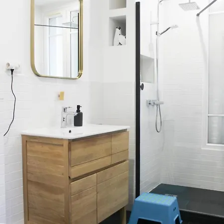 بيت للعطل Ideal In With Private Courtyard *